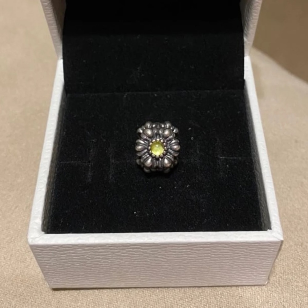 Pandora Birthday Blooms August Charm